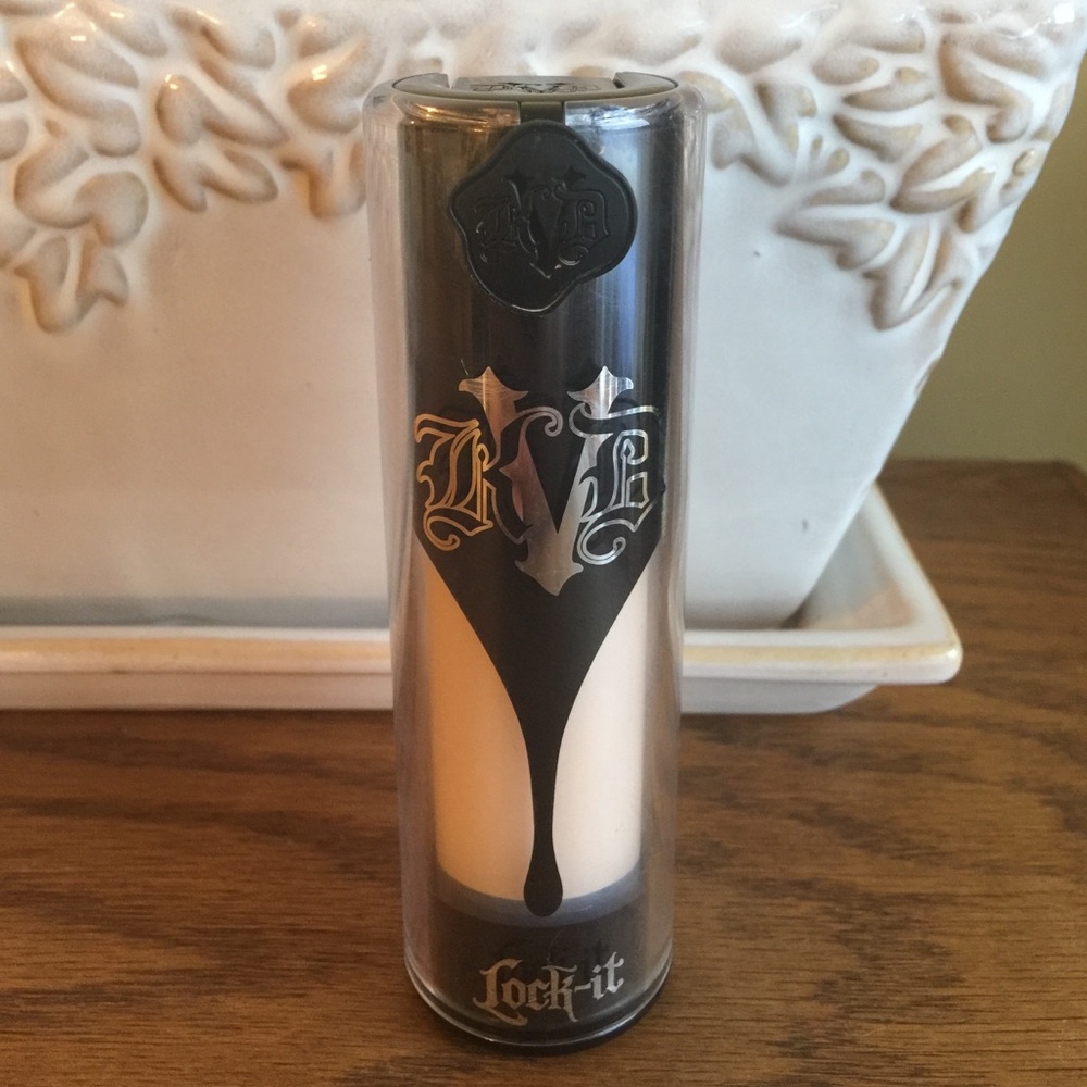 Lay Von D Lock-it foundation - Light 43